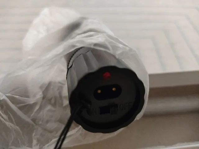 Lanterna iluminação prática e segurança integrada. - Foto 5