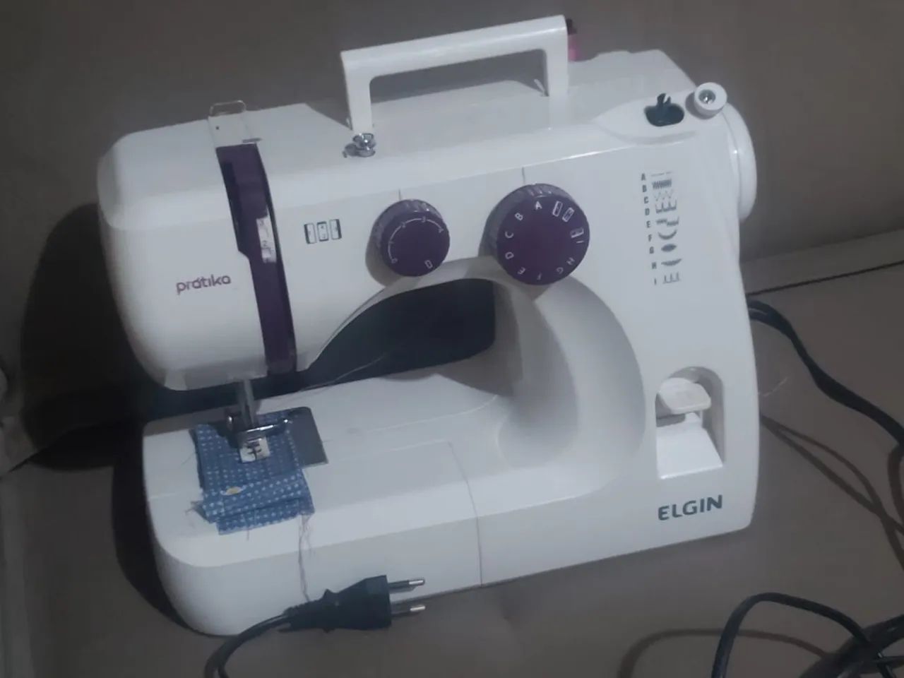 Máquina de Costura Elgin Pratika Zig Zag - Foto 3