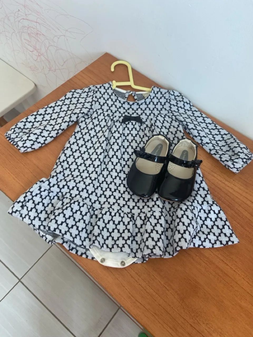 Vestido e sapatilha (Milon)