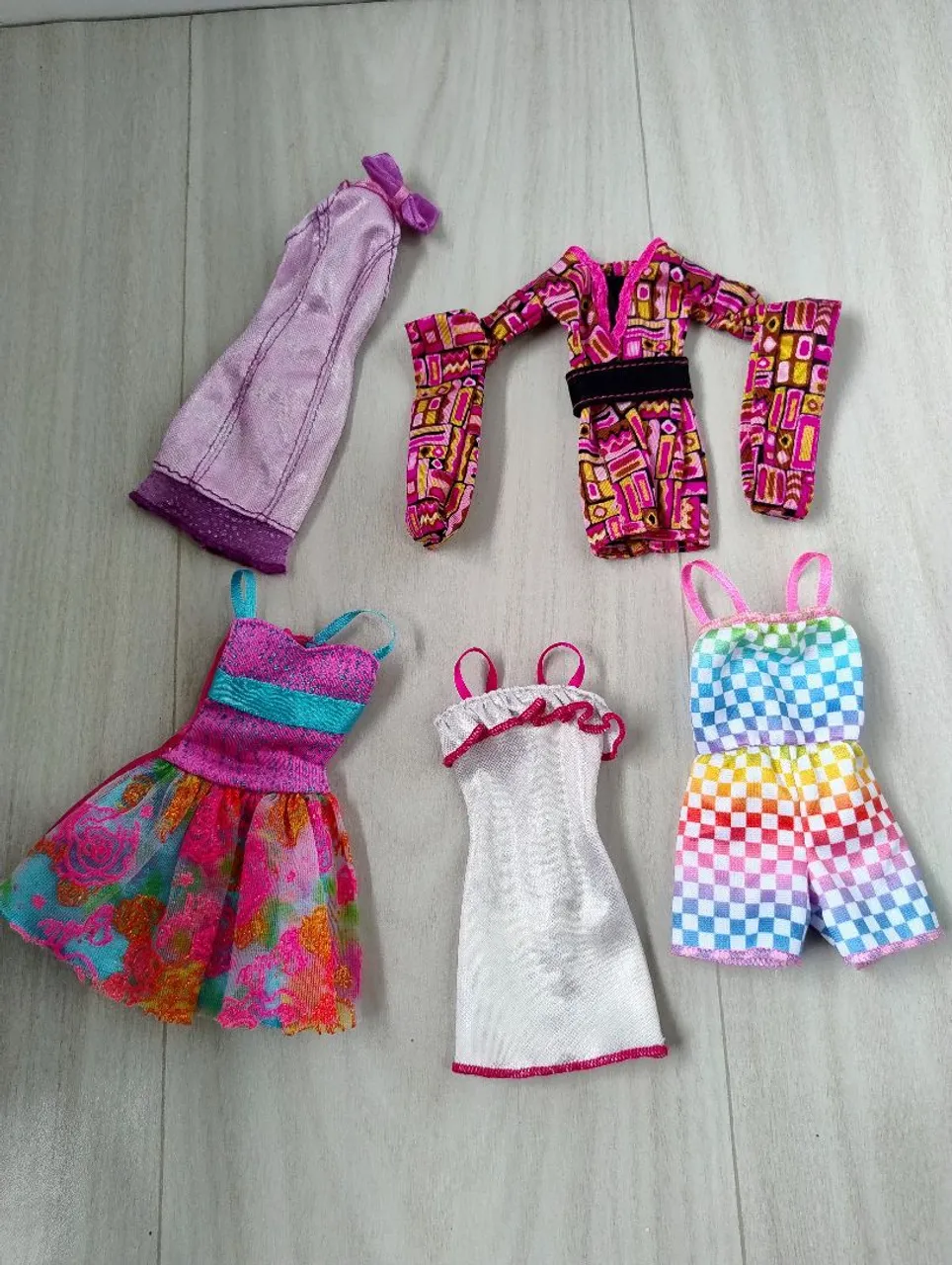 Lote Roupas para bonecas Barbie e similares