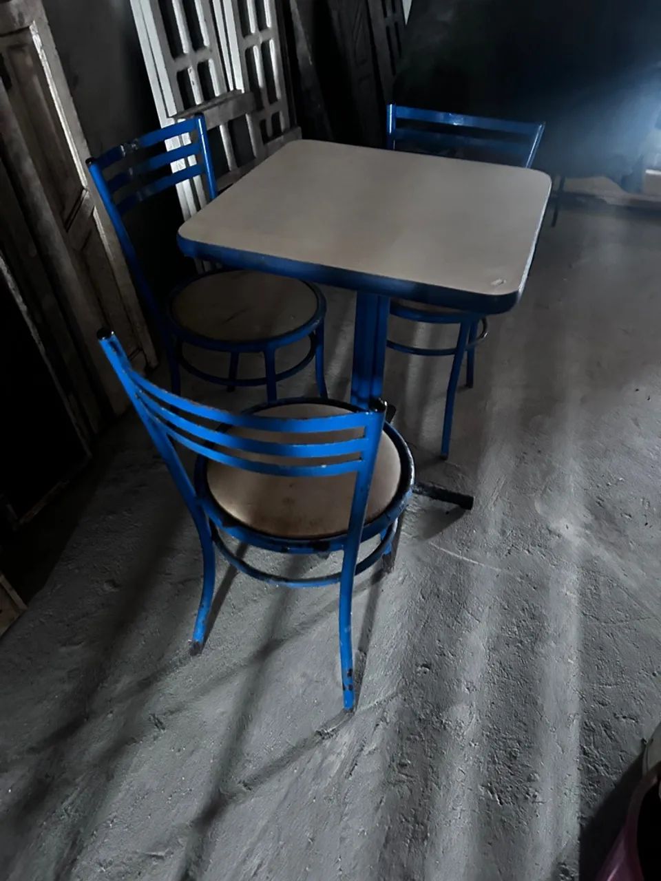 Mesa com 3 cadeiras  - Foto 5