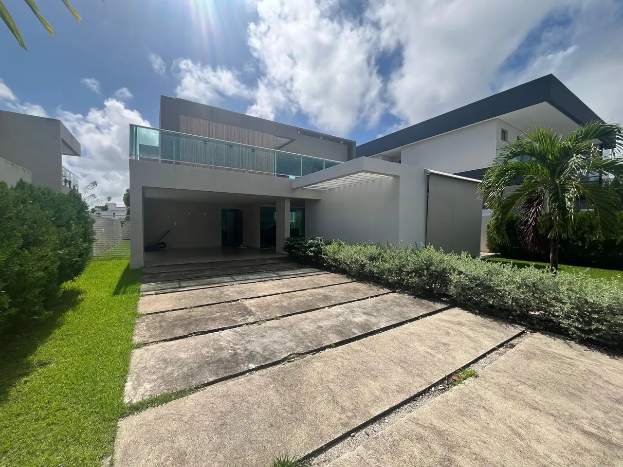 OPORTUNIDADE CASA DE LUXO - ALUGUEL 4/4 QUARTOS SENDO 1 MASTER LITORAL SUL
