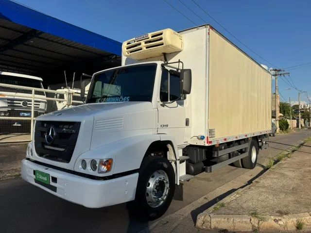 M. BENZ 1319 ATRON BAÚ REFRIGERADO |  2015/2015 - Foto 4