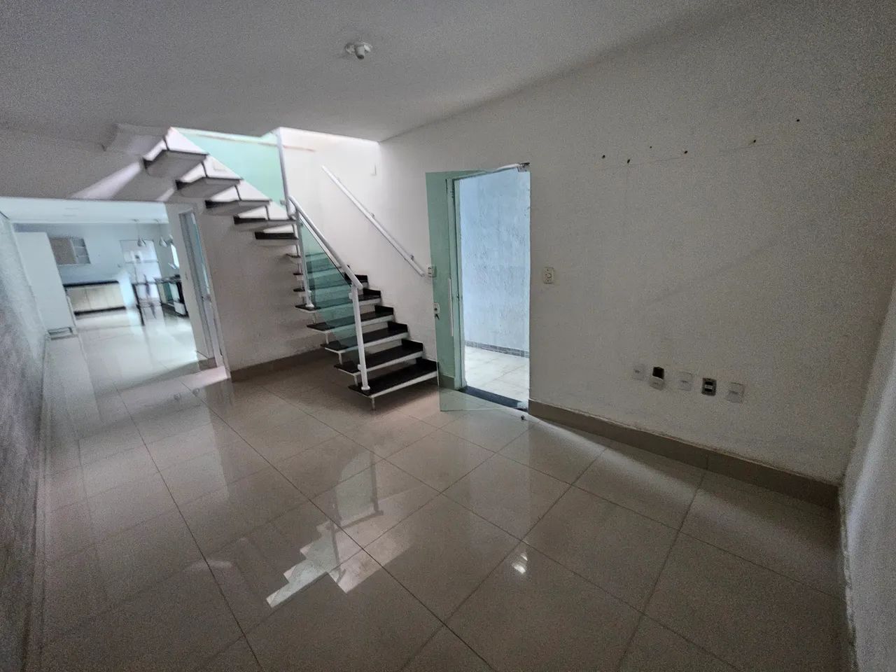 Vende ou aluga linda casa , bairro Jardim Camila, 4 dormitórios, sendo 1 suíte, 189 m², 2  - Foto 3