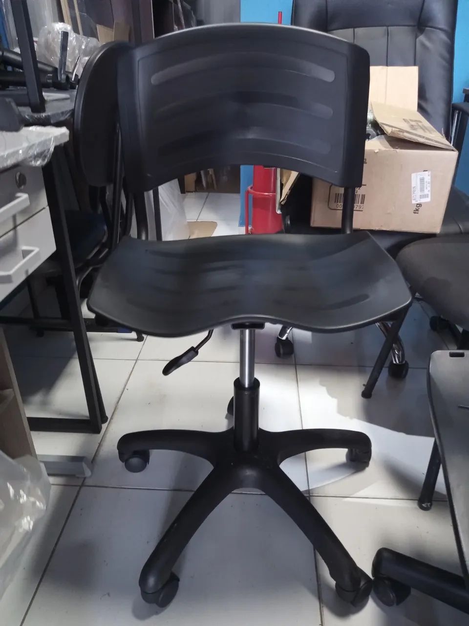 Cadeira de Escritório Giratória com Rodas