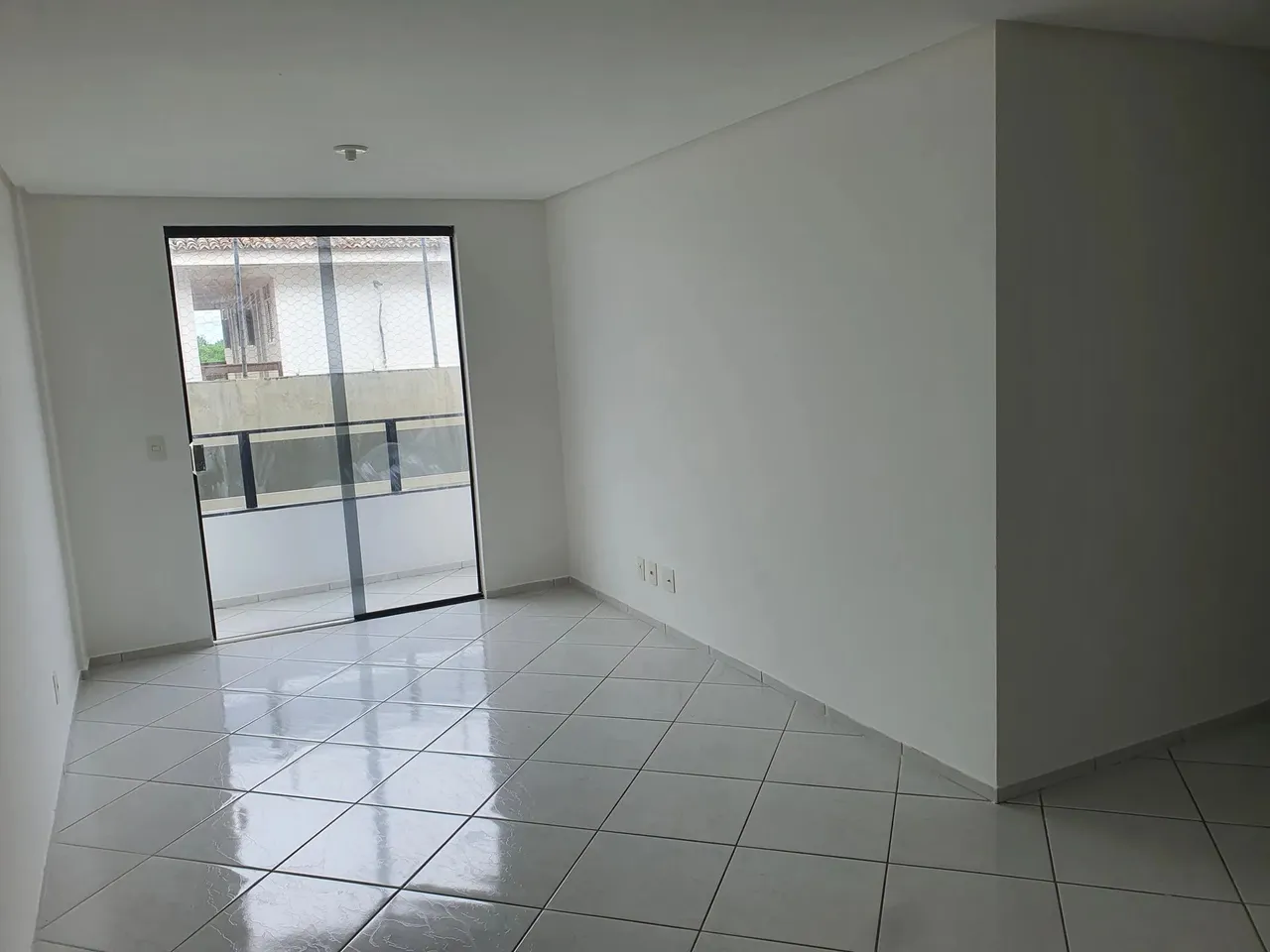 Apartamento 3 QTOS com varanda para LOCAÇÃO no JARDIM TAVARES, Campina Grande-PB