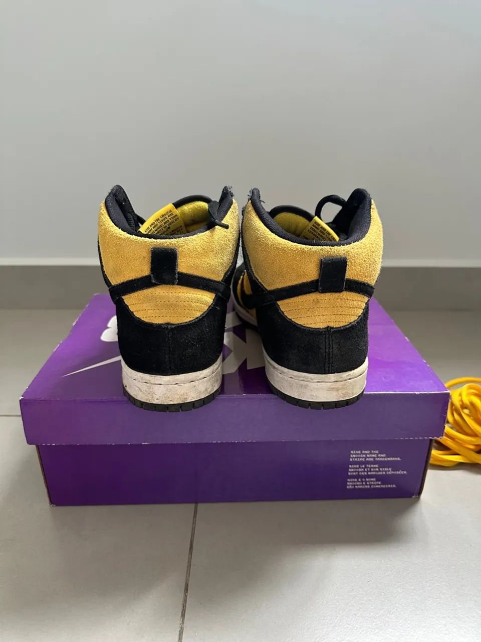 Nike SB Dunk High Pro - Preto com Amarelo - Foto 4