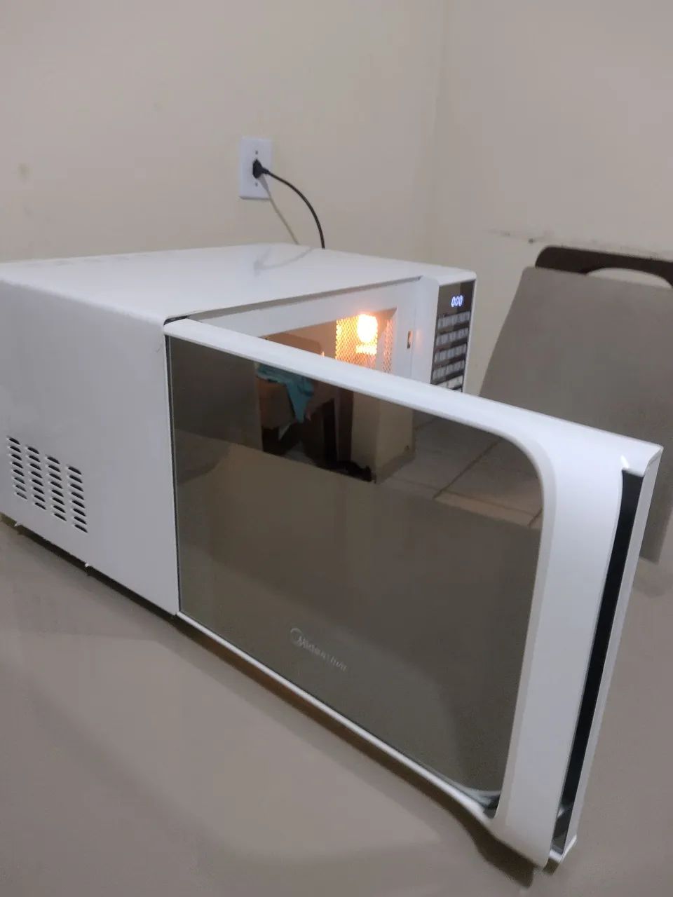 Microondas Midea 30 litros, Espelhado, funcionando perfeitamente  - Foto 3