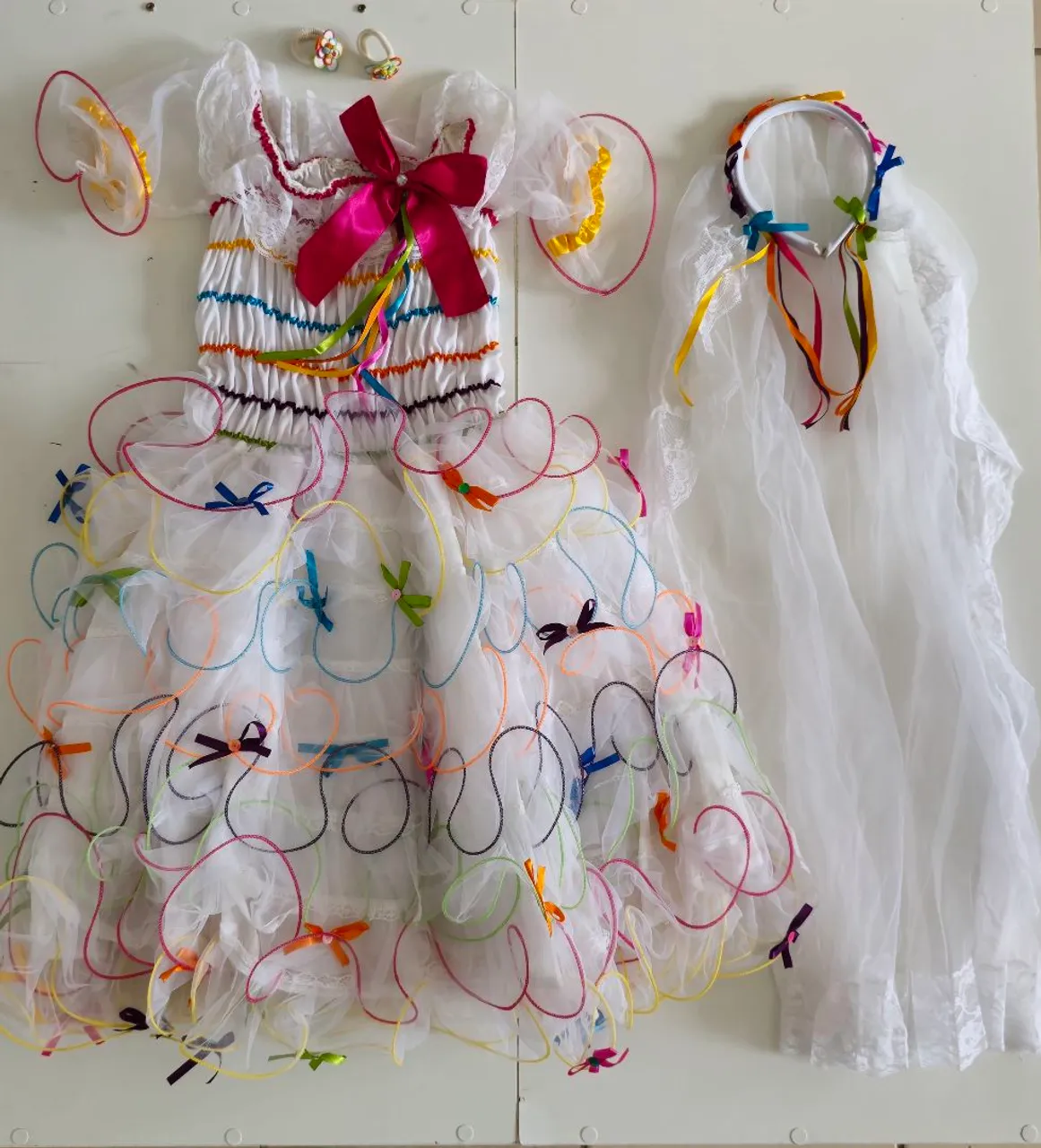 Vestido de noiva junina infantil com acessórios