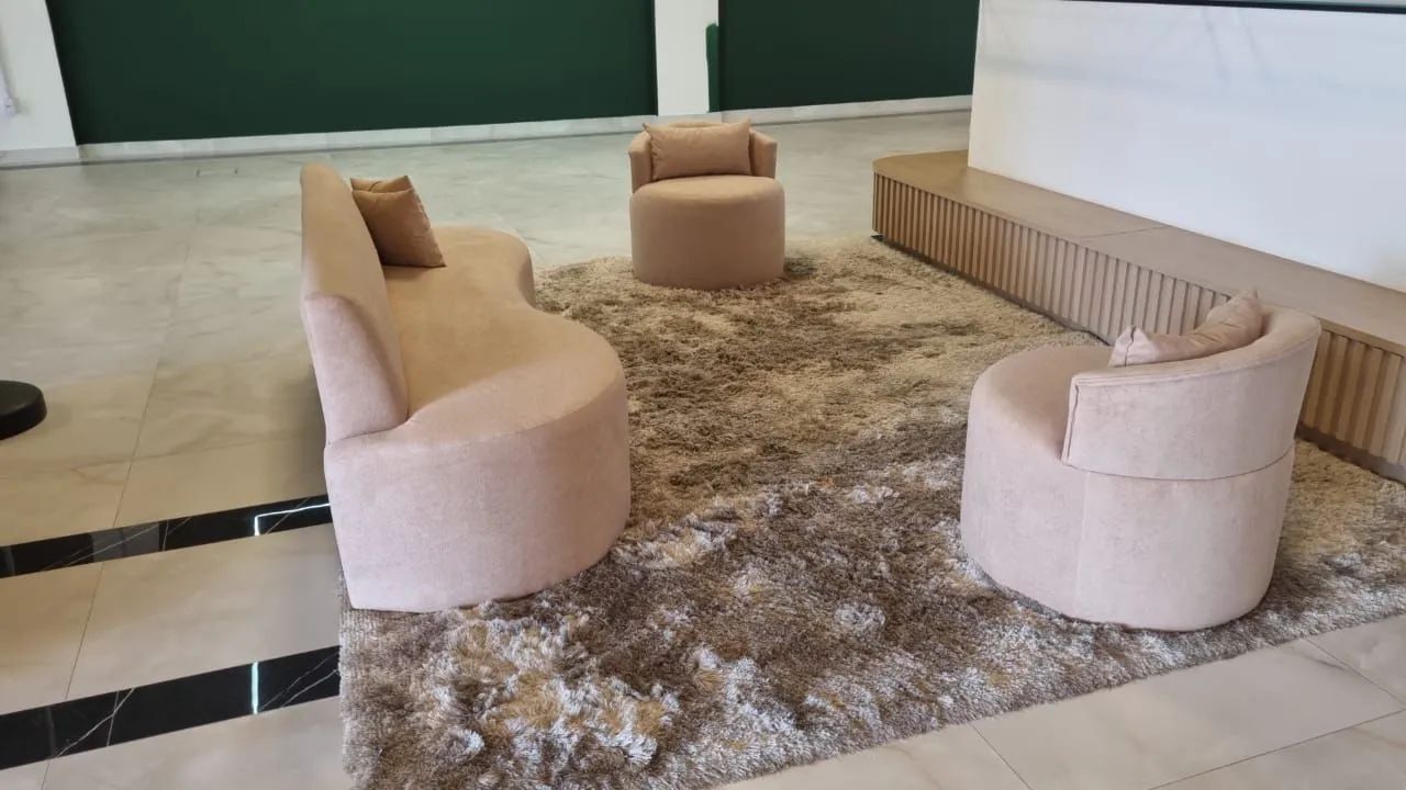 Jogo completo sendo sofá com 2m e poltronas orgânicas - Foto 3