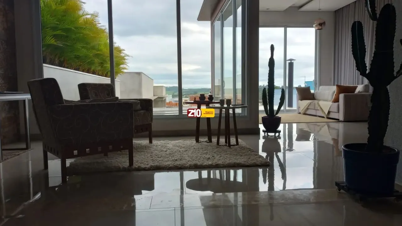 EXCELENTE CASA VERANEIO LOCALIZADA EM UM DOS MELHORES E MAIORES CONDOMINIO DE SALTO SP