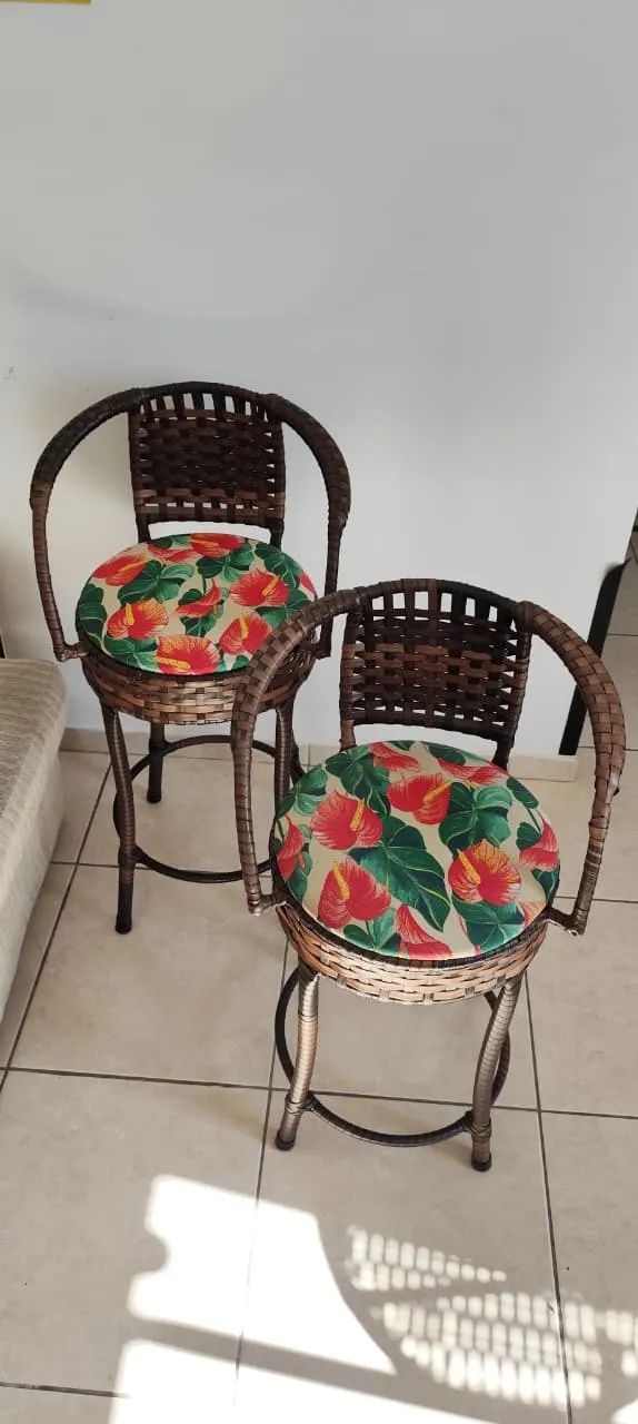 Conjunto de mesa e 4 cadeiras em Fibra Sintética - Foto 3