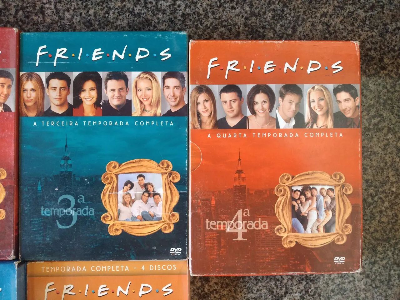 Lote com 7 box de DVDs friends por 30,00  - Foto 4