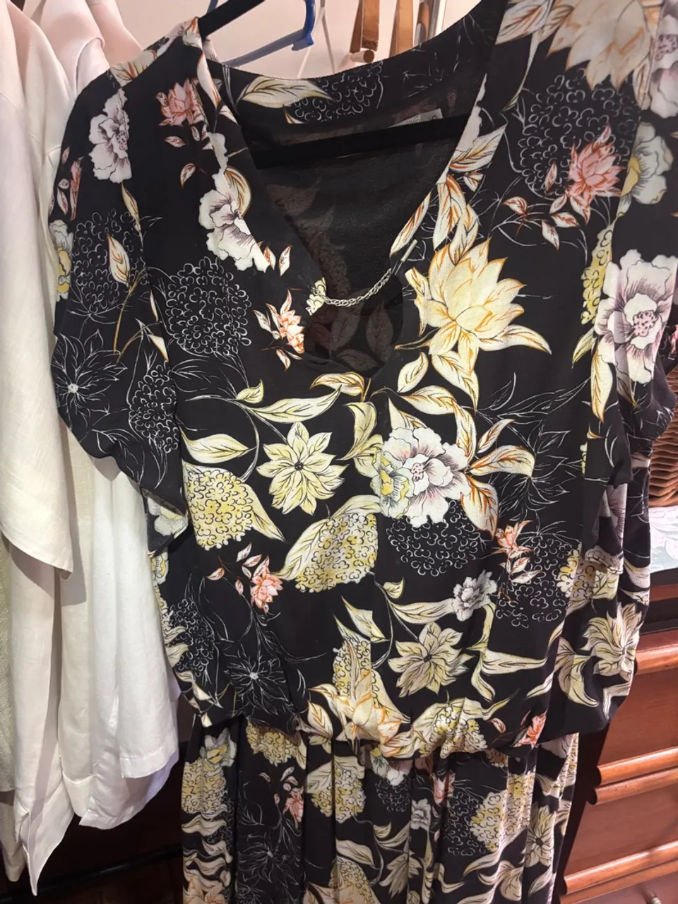 Vestido floral preto