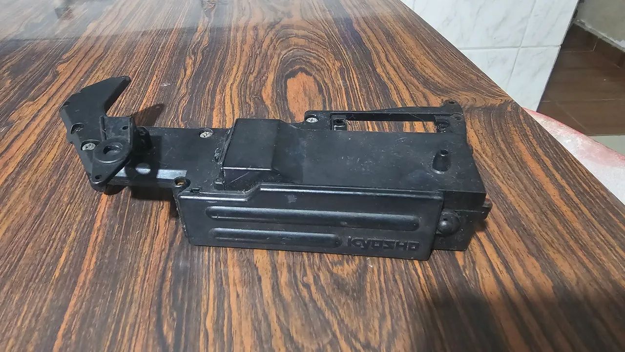 Rc Automodelo Kyosho fw 05 caixa de bateria e servos - Foto 2