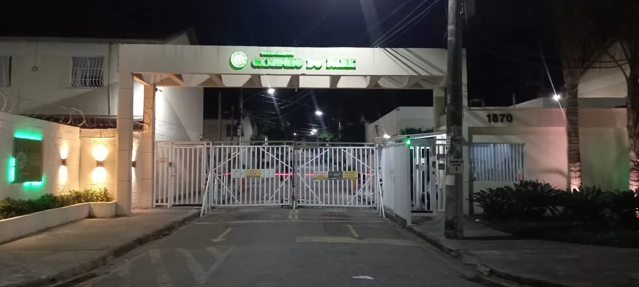 Linda casa duplex NOVINHA em condomínio fechado, Campo grande! R$ 190 mil.
