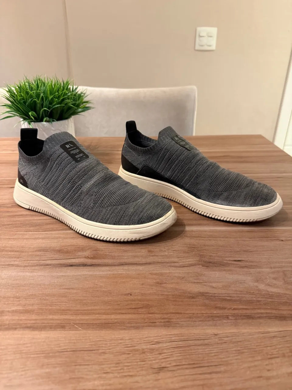 Tênis Slip On Cinza Moderno e Confortável RESERVA semi-novo tamanho 41/42