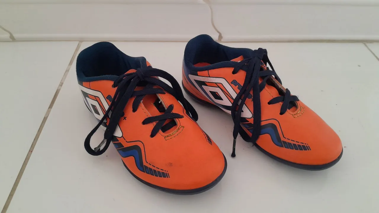Chuteira umbro tam.29