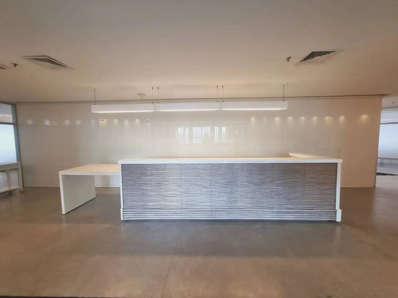 Sala comercial mobiliada par locação tem 1550 metros quadrados em Pinheiros - São Paulo - 