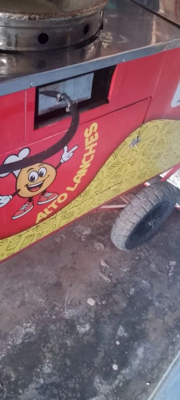 Vende se um carrinho de lanches com uma semana de uso valor 3.000 mil zap *12  