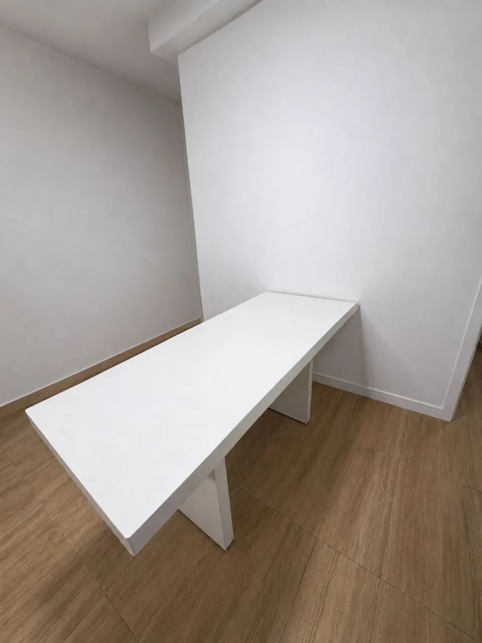 Mesa de Jantar em madeira branca
