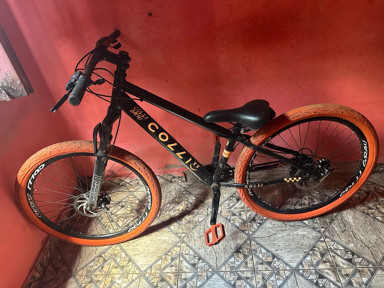 Bicicleta colli grau