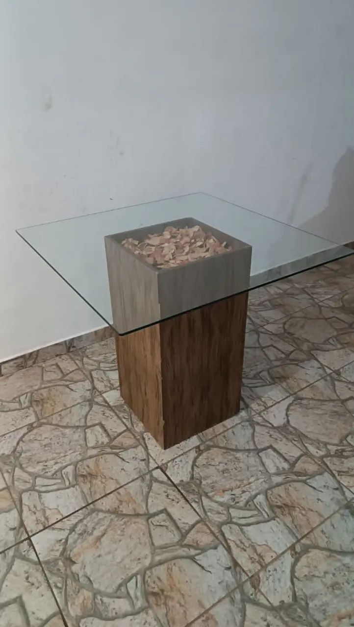 Mesa com Tampo de vidro 1m x 1m