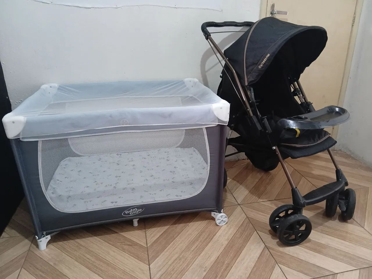 Carrinho reclinavel e chiqueirinho