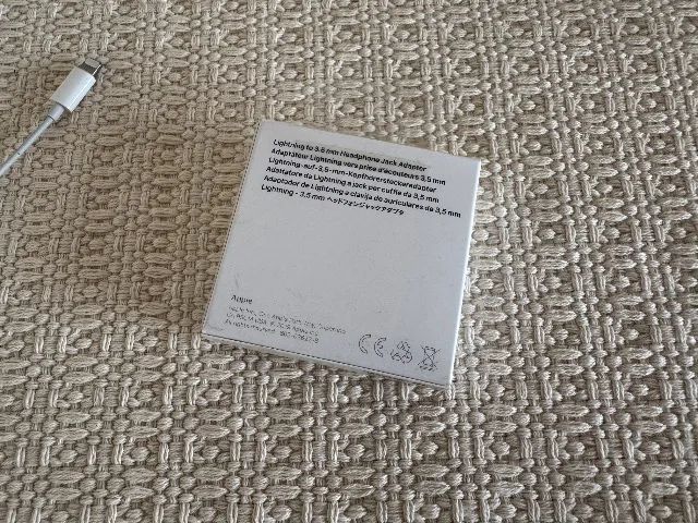 Adaptador Apple Lighting Headphone Jack Mmx62bz/a - Foto 2