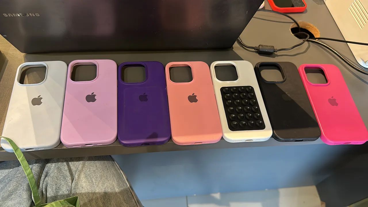 7 capinhas de silicone ip 14 pro  - Foto 3