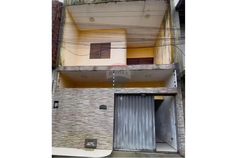 Casa no Santos Dumon`t com 2/4 sendo uma suíte