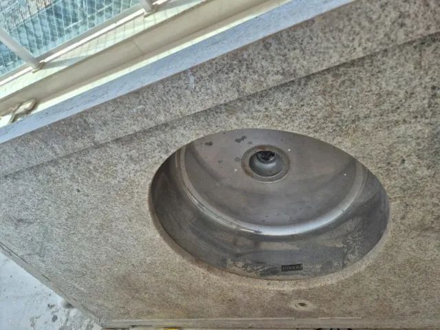 Bancada de granito com cuba inox - Foto 3