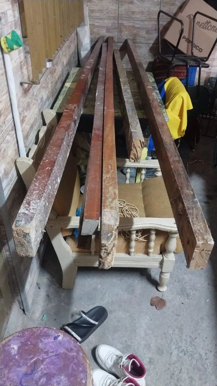 Tábuas e vigas de perobas 