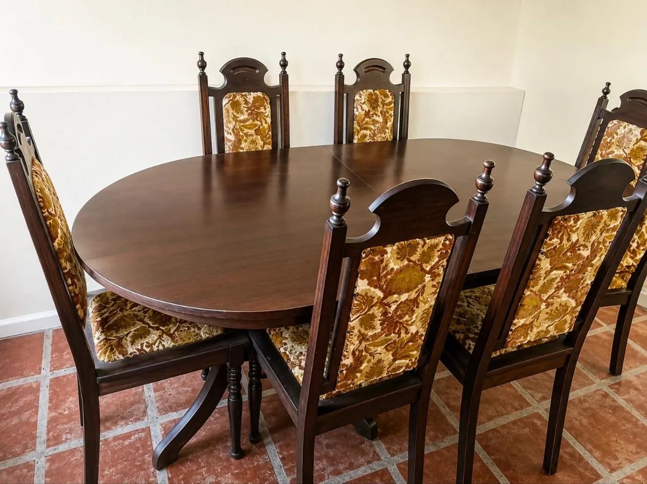 Mesa com 8 cadeiras