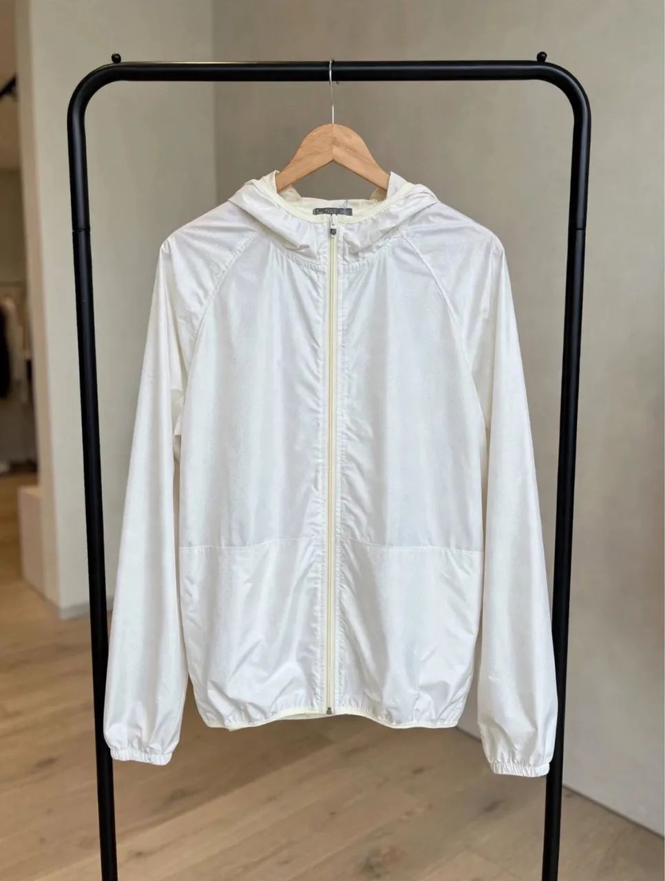 Corta Vento Masculino Branco com Capuz  - Foto 4