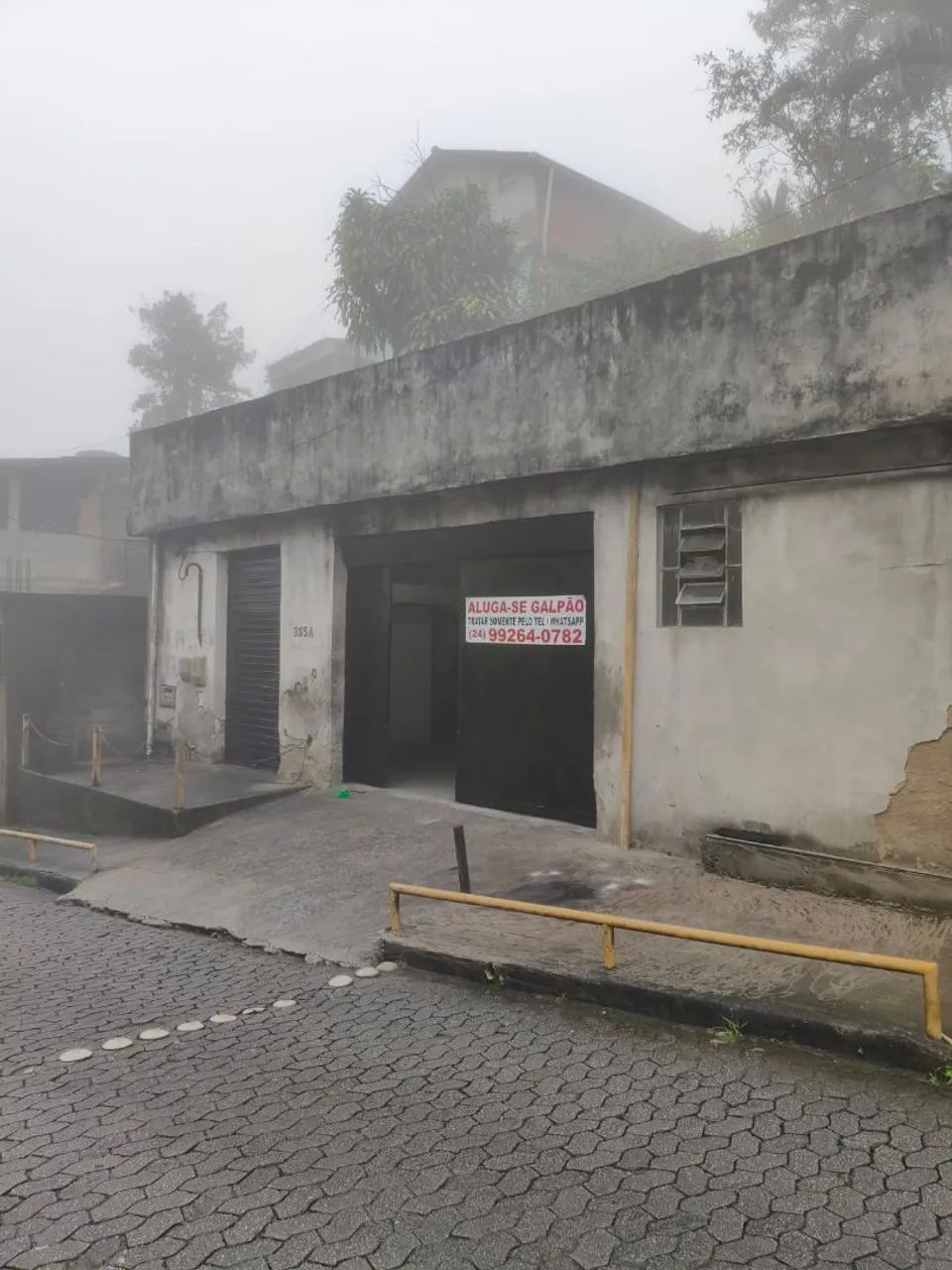 Aluga-se galpão / ponto comercial