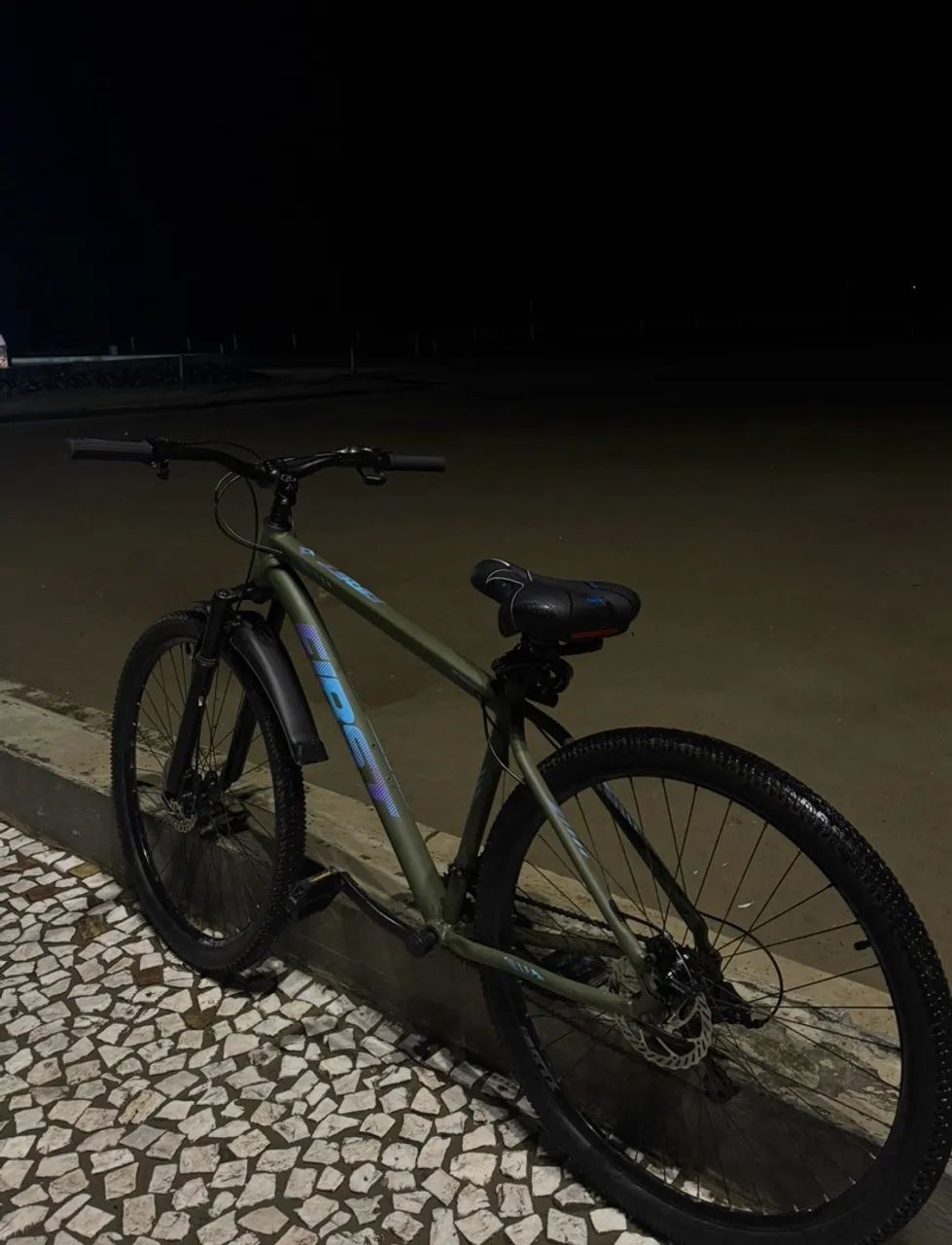Bicicleta aro 29 impecável 