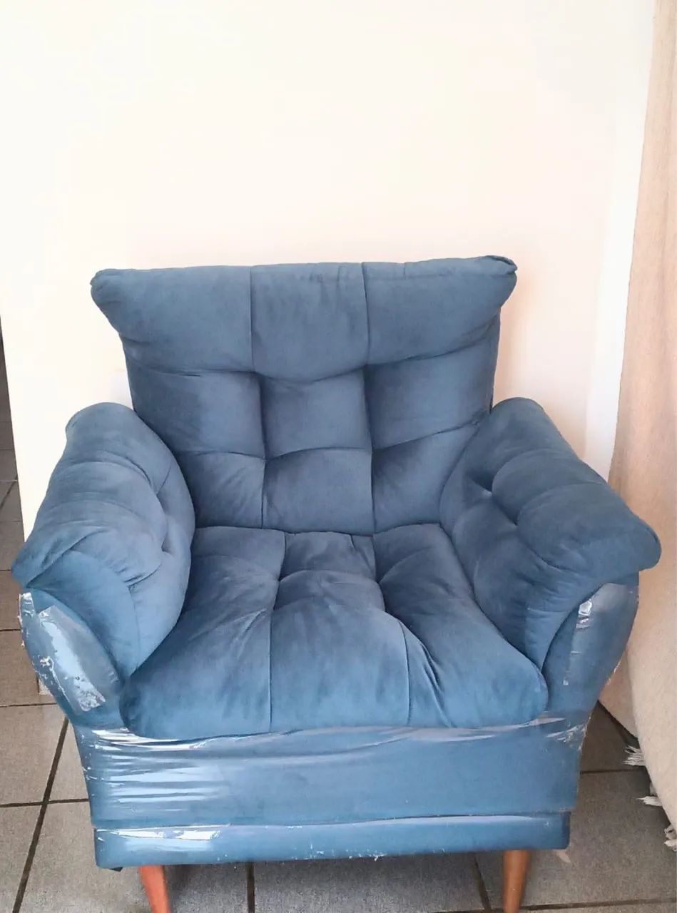 Poltrona Estofada Azul Turquesa 