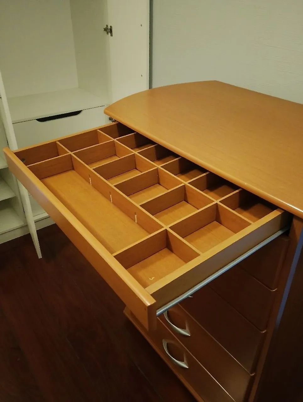 Cômoda Ótimo Estado com 5 gavetas e porta jóias  - Foto 2