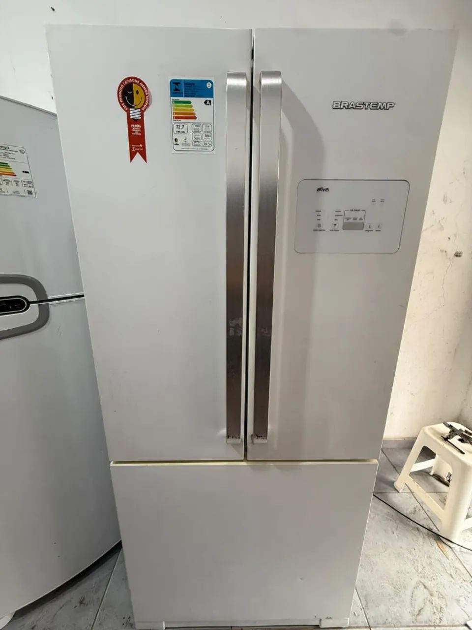 VENDE SE GELADEIRA FUNCIONANDO 