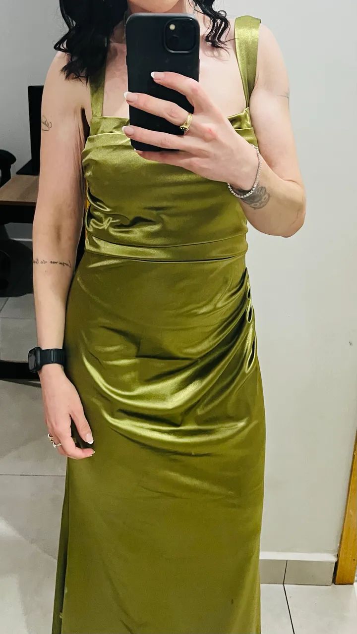 Vestido verde oliva acetinado 