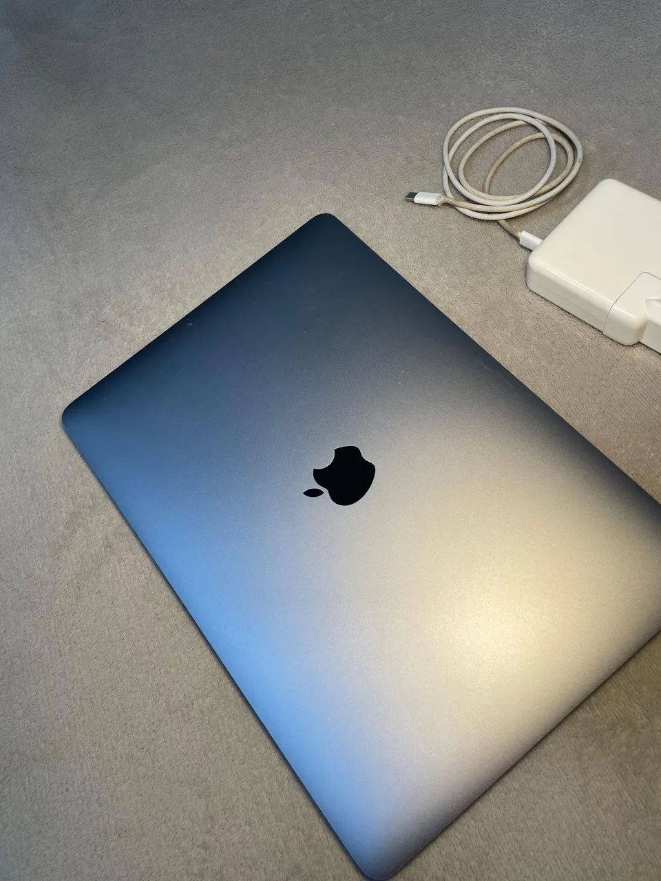 MacBook Pro453825318408704005