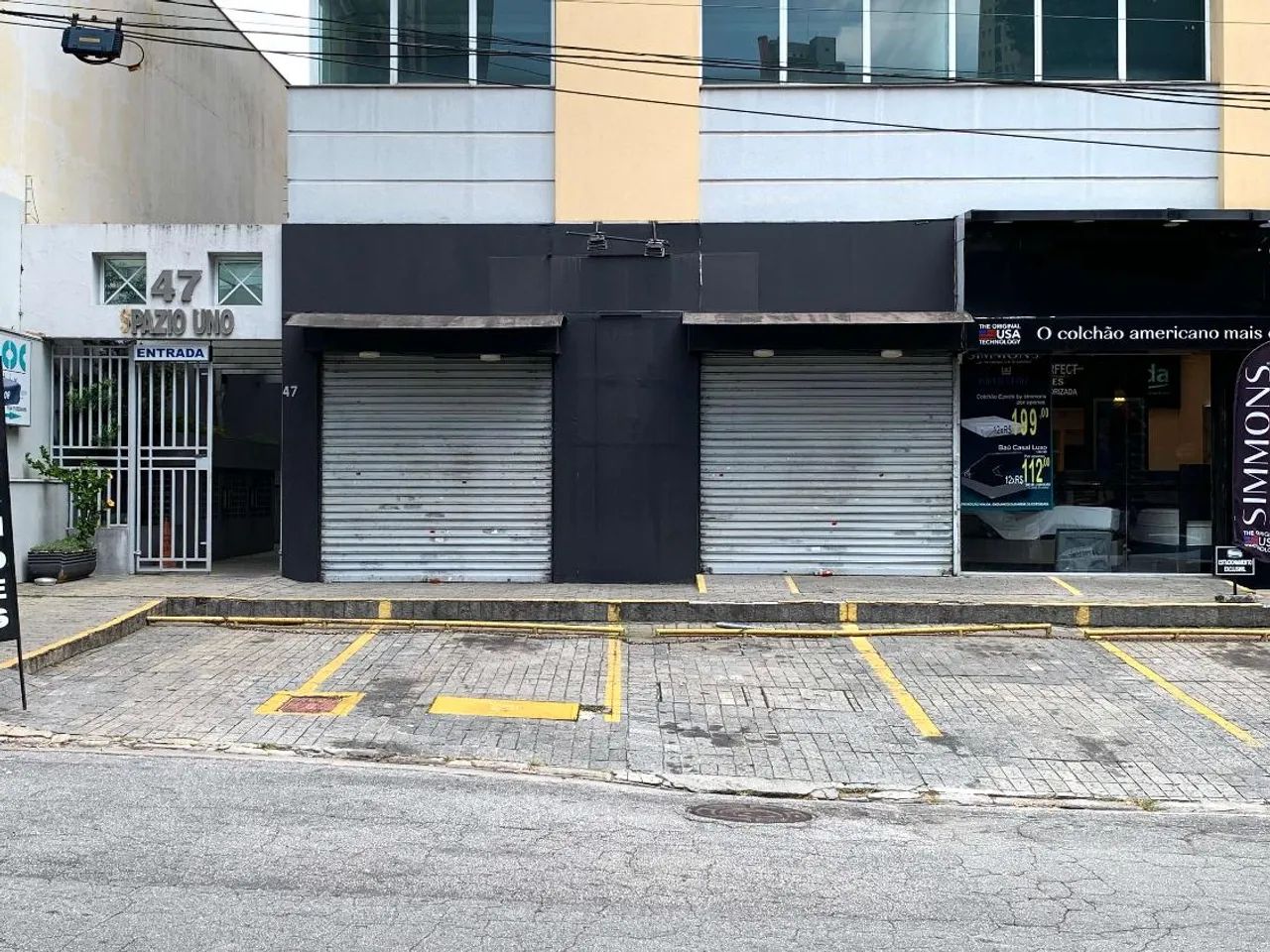 Loja Comercial de 230m² com Ampla Fachada no Portal do Morumbi