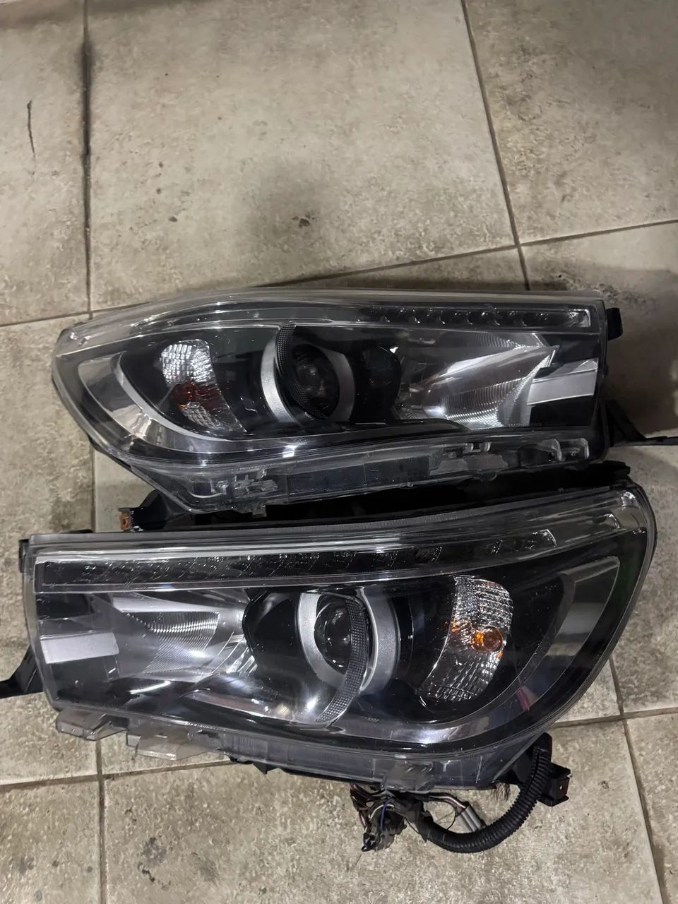 Farol Hilux srx 