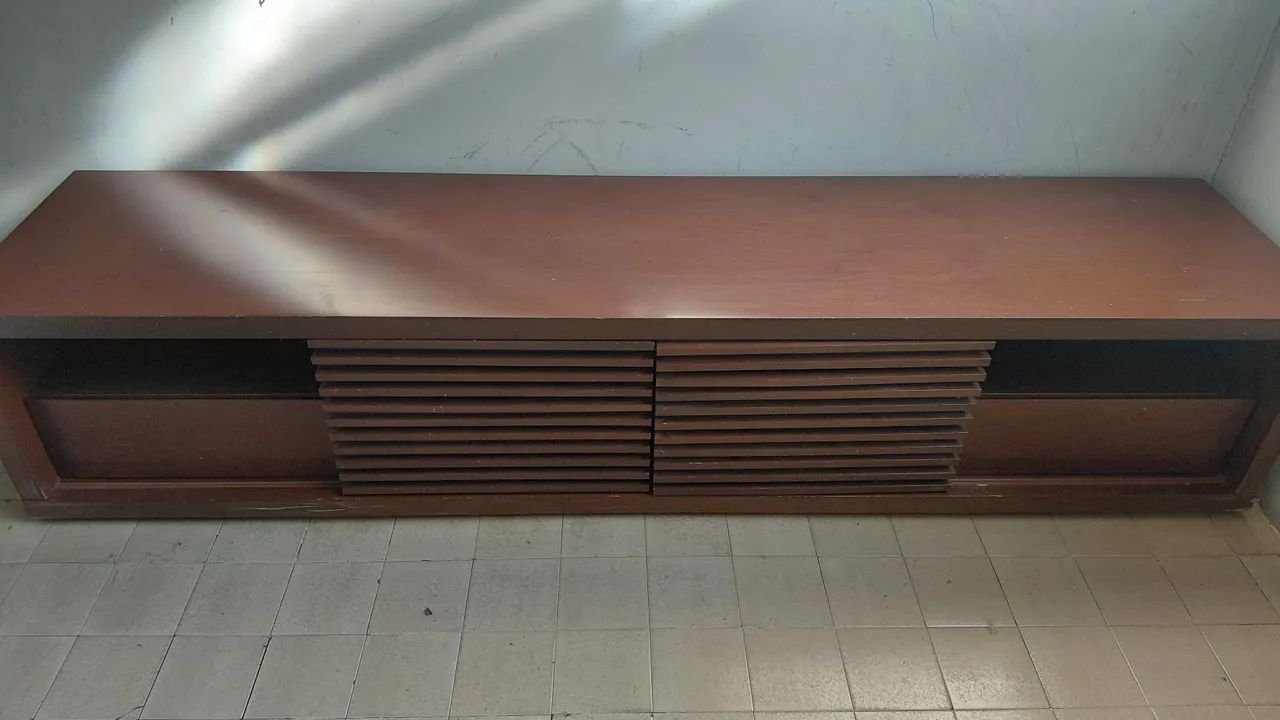 Rack Ripado Med Century Maciço. 