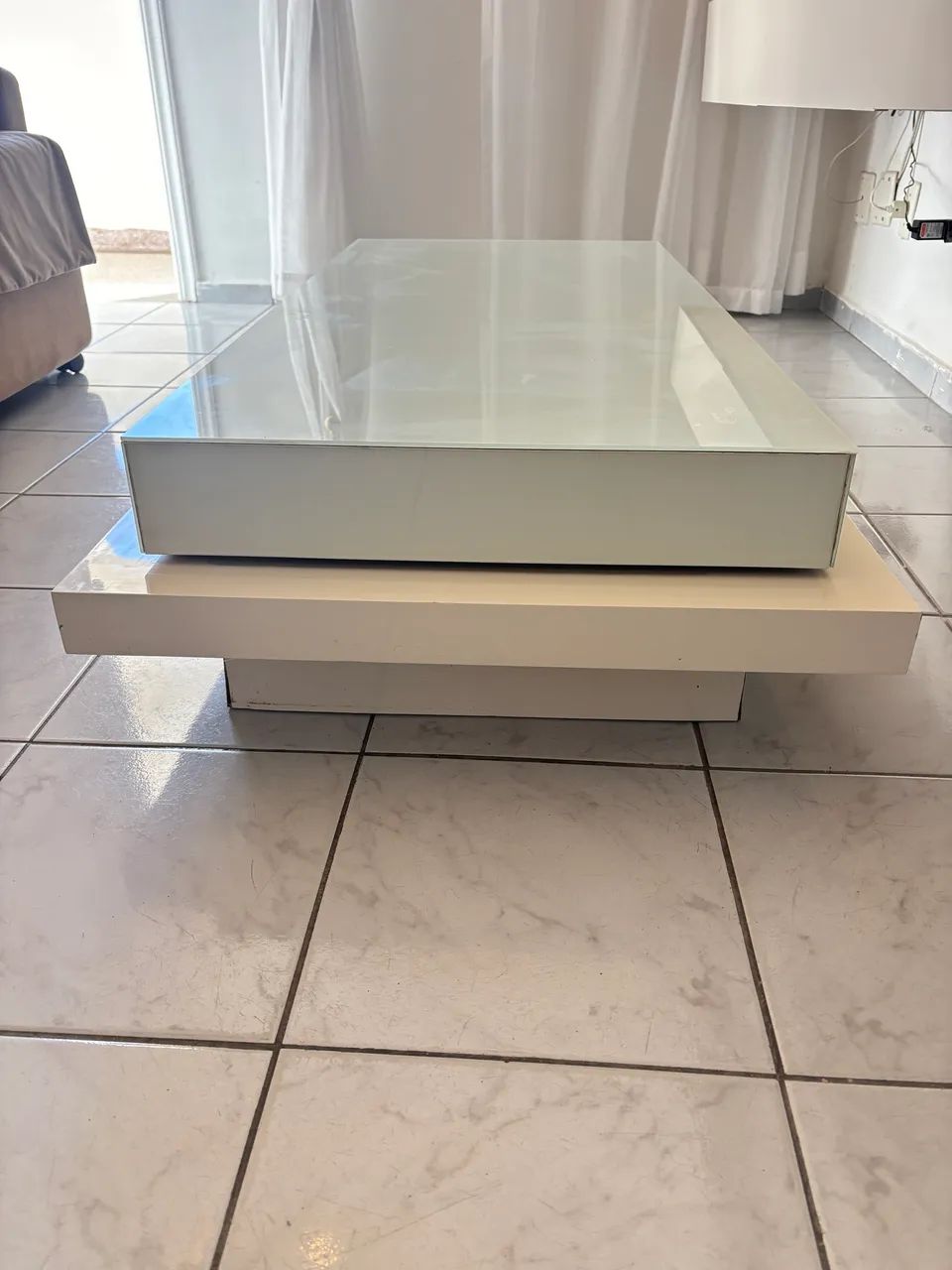  Mesa de centro em laca com tampo de vidro - Foto 3