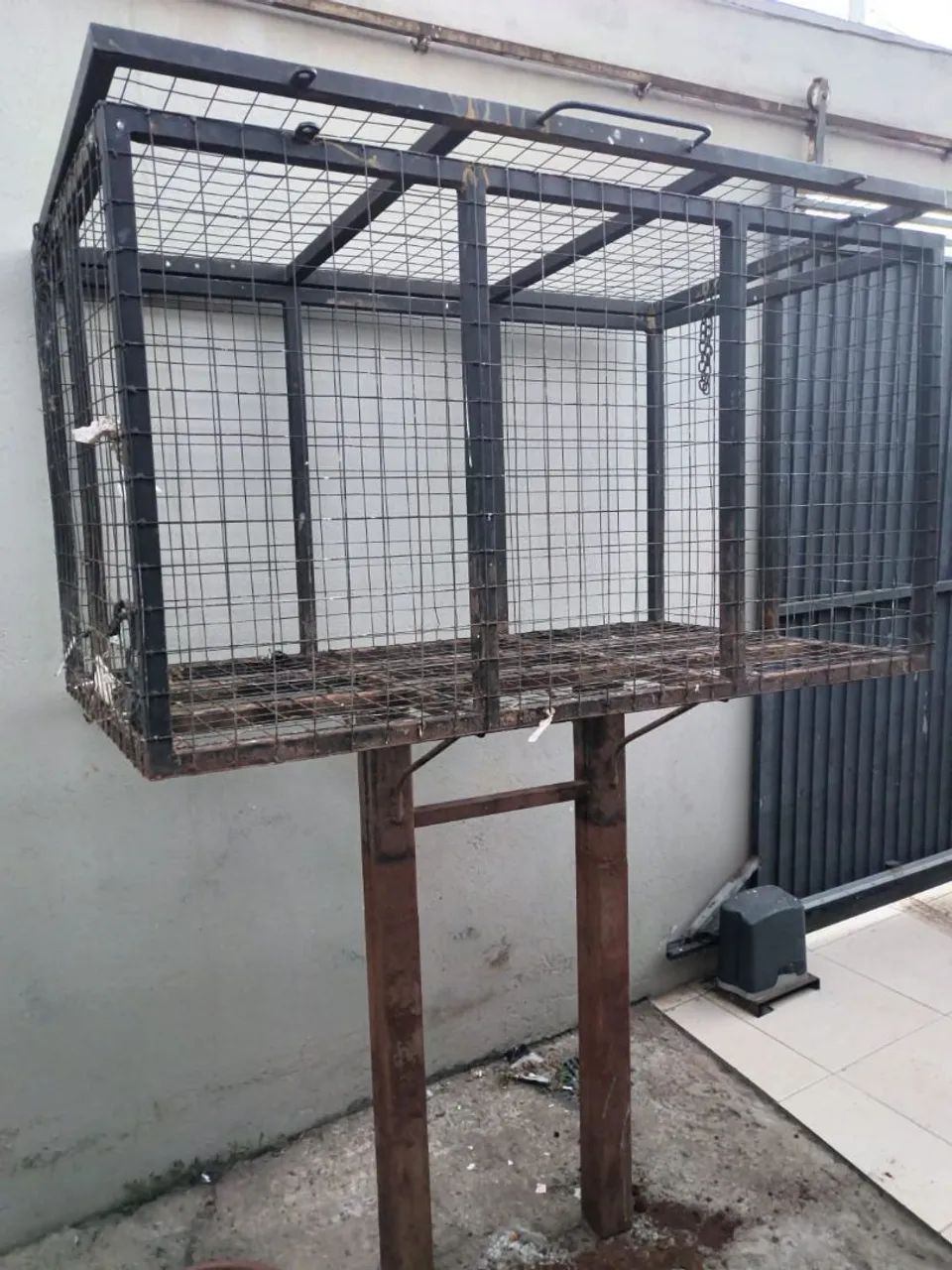 Lixeira toda vedada com grade - Foto 4