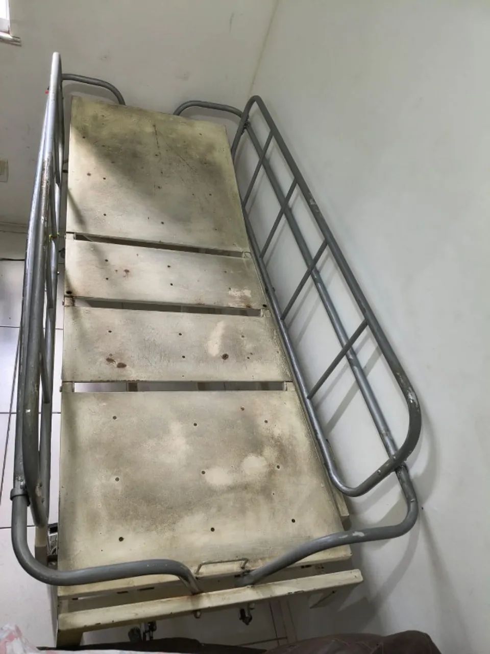 Cama Hospitalar 2 manivelas - Foto 4