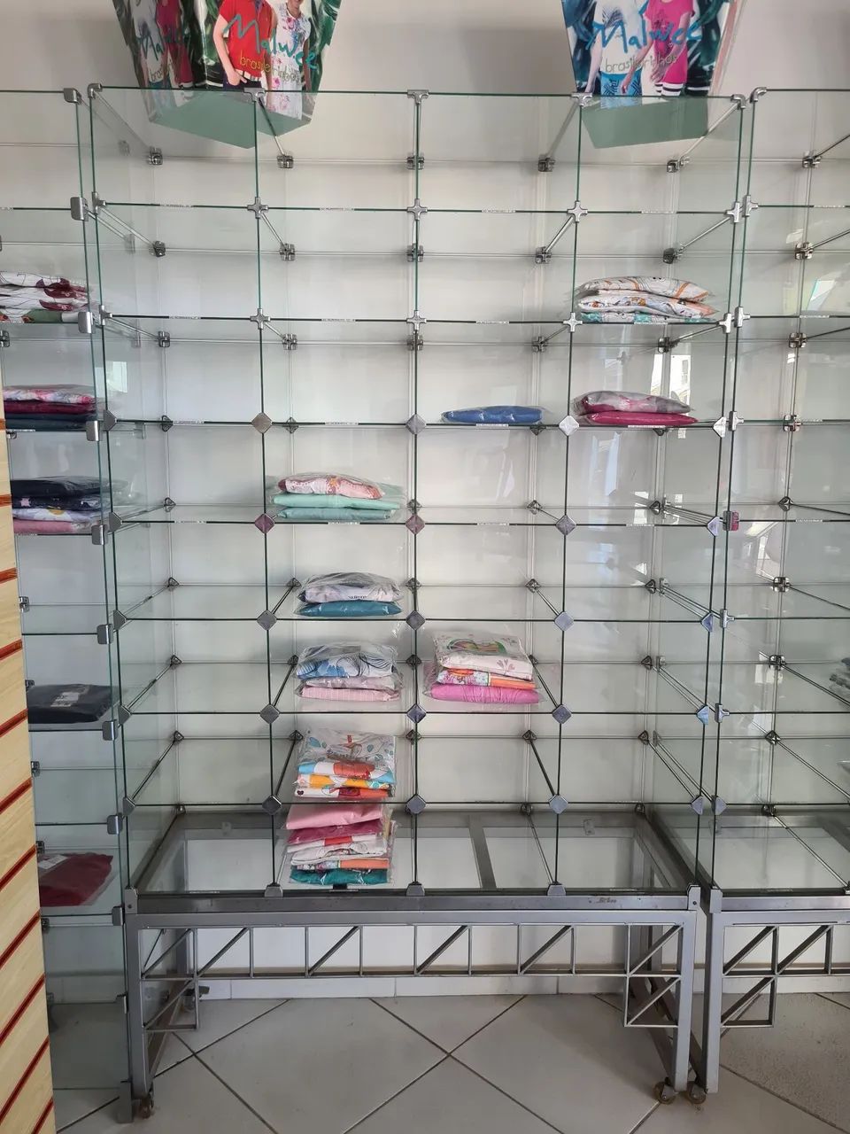 Móveis para comércio 