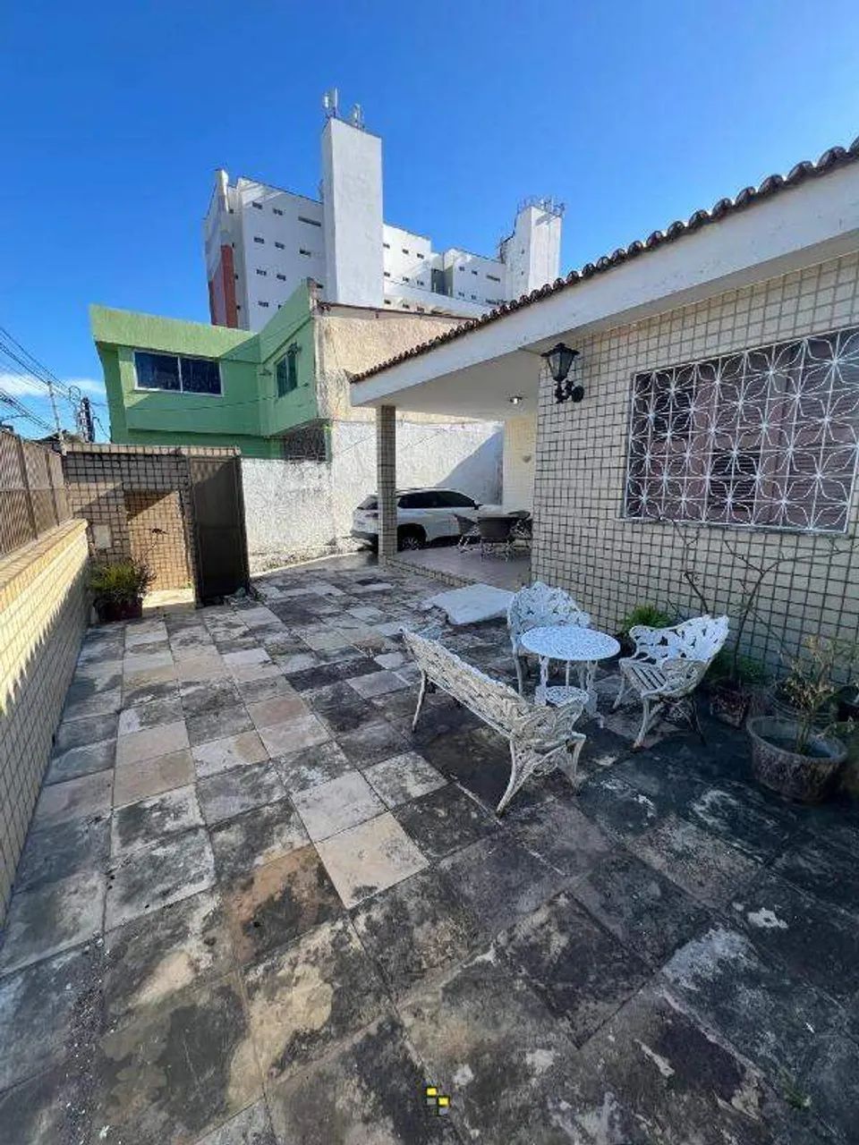Casa com terreno 429,00m² e área edificada de 247,00m² com 4 Quartos, sendo suítes, Sala a - Foto 5